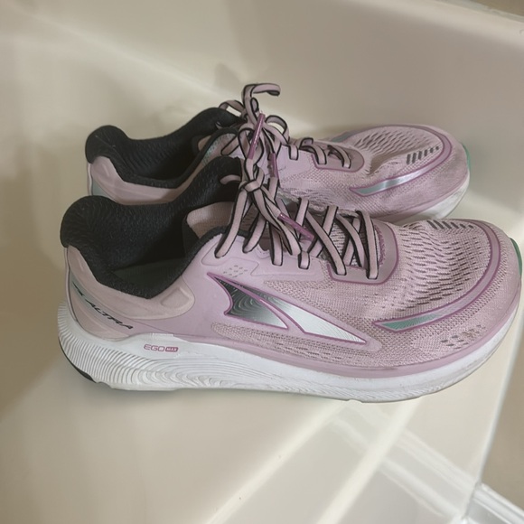 Barely used altras - Picture 3 of 8